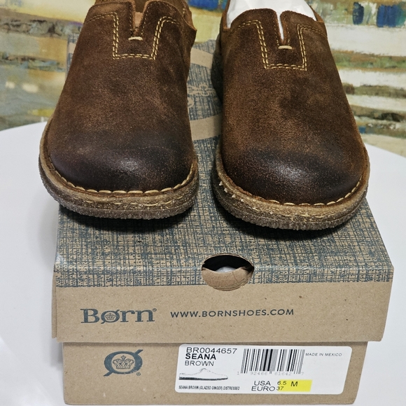 Born Seana Distressed clogs - Picture 9 of 16